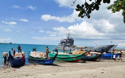 <p><strong>SMUGGLED CIGARETTES. </strong>Authorities seize some PHP52.8 million worth of smuggled cigarettes while conducting maritime securitry patrol on Wednesday (November 23, 2022) in the seawaters off Barangay Labuan, Zamboanga City. The Naval Forces Western Mindanao (NFWM) on Friday said that the smuggled cigarettes came from Indonesia and were transported via the province of Sulu. <em>(Photo courtesy of NFWM)</em> </p>