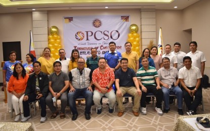<p><strong>LGU SHARE</strong>. Philippine Charity Sweepstakes Office (PCSO) General Manager Melquiades A. Robles (seating, center) strikes pose with recipient local government units during the turnover of their share from the charity funds of lotto and small town lottery held in Malay, Aklan on Thursday (Nov. 24, 2022). PCSO released a total of PHP11.788 million for 27 local government units in the Visayas regions. <em>(Photo courtesy of PCSO)</em></p>