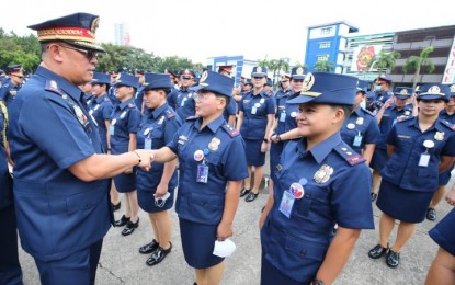<p><strong>NEW OFFICERS.</strong> Philippine National Police (PNP) chief Gen. Rodolfo S. Azurin Jr. (left) congratulates the technical professionals who were inducted into the police force under the 2022 Lateral Entry Program, at Camp Crame, Quezon City on Friday (Nov. 25, 2022). A total of 157 professionals composed of lawyers, doctors, engineers, and information technology specialists, among others, have been inducted into the PNP Officers Corps to strengthen the PNP’s technical capabilities in serving the people. <em>(Photo courtesy of PNP PIO)</em></p>
