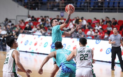 <p><strong>BEST GAME.</strong> RR Garcia (with ball) played his finest match as a Phoenix Fuel Master in their 135-84 win against the Terrafirma Dyip in the PBA Commissioner's Cup elimination round at the PhilSports Arena in Pasig on Saturday (Nov. 26, 2022). The winning margin was four points shy of the all-time high set by defunct U/Tex in 1980. <em>(Courtesy of PBA Images)</em></p>
