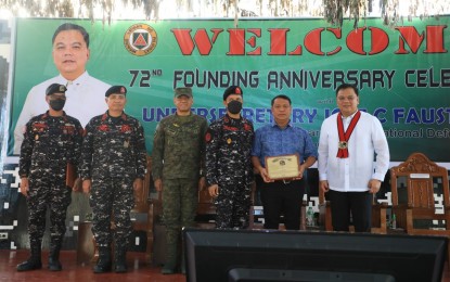 <p><strong>FSRR ANNIVERSARY.</strong> DND officer in charge Undersecretary Jose Faustino Jr. (right), Philippine Army chief Lt. Gen. Romeo Brawner Jr. (3rd from left) and First Scout Ranger Regiment (FSRR) commander Brig. Gen. Freddie dela Cruz (3rd from right) lead the celebration of the FSRR's 72nd founding anniversary celebration at Camp Tecson, San Miguel, Bulacan on Nov. 25, 2022. Faustino lauded the FSSR’s crucial role at the forefront of the military’s internal security operations. <em>(Photo courtesy of Philippine Army)</em></p>