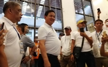 <div class="x11i5rnm xat24cr x1mh8g0r x1vvkbs xdj266r"><strong>HIGH HOPES</strong>. Albay Governor Noel Rosal, who was disqualified for an election offense by the Commission on Elections, thanks his supporters who gathered at the provincial capitol on Monday (Nov. 28, 2022). He urged them to remain calm as they await the Supreme Court decision on his petition for a temporary restraining order.<em> (PNA photo by Connie Calipay) </em></div>
<div class="x11i5rnm xat24cr x1mh8g0r x1vvkbs xtlvy1s"> </div>