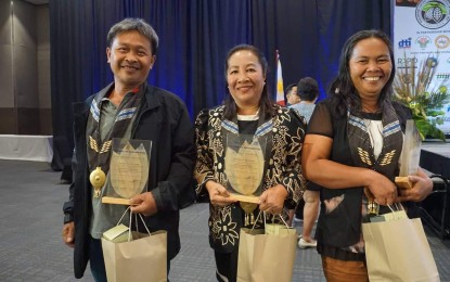 <p><strong>CACAO CHAMPIONS.</strong> Cacao farmers Judith Gabasa (right), Policarpo Enricoso, Jr., and Melinda Villaflor (center), all from Davao City, will represent the country at the International Cocoa Awards (ICA) during the Salon du Chocolat in Paris, France, next year. The three have been adjudged to have the best cacao products during the 2022 Philippine Cacao Quality Awards on Nov. 25, 2022 in Davao City.<em> (Photo courtesy of DA-11)</em></p>