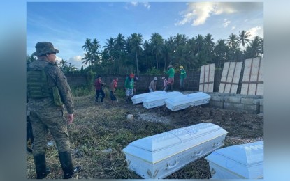 <p><strong>FINAL DESTINATION.</strong> Six New People’s Army rebels slain in a clash with soldiers are buried at the public cemetery of Las Navas, Northern Samar on Saturday (Nov. 26, 2022). No relatives or friends claimed the bodies.<em> (Courtesy of Philippine Army)</em></p>