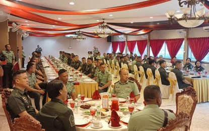 <p>Philippine Army non-commissioned officer students listen during the information briefing with the Malaysian Army Academy Training and Doctrine Command officers in Port Dickson, Negeri Sembilan, Malaysia. <em>(Photo courtesy of Philippine Army)</em></p>
