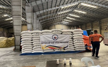 <p><strong>AID TO FIRE SURVIVORS. </strong>The Office of the Vice President-Disaster Operations Center (OVP-DOC) assures aid to fire victims in Sitio Paradise in Mandaue City on Monday night (Nov. 28, 2023). The OVP-DOC said it gave more than 100 sacks of rice to be distributed to over 2,000 individuals. <em>(Photo courtesy: OVP) </em></p>