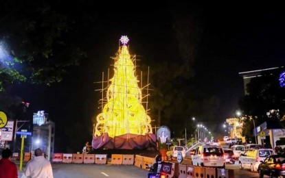 Baguio deploys 200 cops for annual lighting of giant X-mas tree