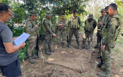 <p><strong>FIGHTING NPA</strong>. Troops of the Philippine Army 43rd Infantry Battalion attend a training in Lope de Vega, Northern Samar in this Nov. 25, 2022 photo. The battalion has stepped up its hunt for the remaining seven fighters of the New People’s Army hiding in the mountains of the 1st district of Northern Samar. <em>(Photo courtesy of Philippine Army)</em></p>