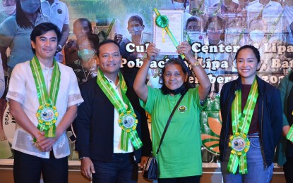 <p>Photo</p>
<p><strong>OFFICIALLY LANDOWNER</strong>. Agrarian Reform Beneficiary Editha Dastas, 66, of Barangay Patugo, Balayan, Batangas proudly raises her land title to signify that she is now a landowner. Ninety-nine Batangas farmers received their electronic land titles and Certificates of Land Ownership Award (CLOAs) from the Department of Agrarian Reform (DAR) on Friday( Dec. 2, 2022) <em>(Photo courtesy of DAR)</em></p>