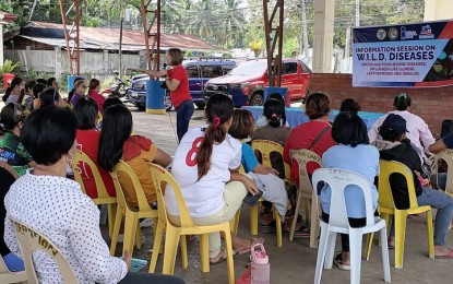 <p><strong>INFORMATION SESSIONS.</strong> Zamboanga City's Risk Communications Team launches information sessions in different barangays to instill public awareness about water and food-borne, influenza-like illness, leptospirosis, and dengue. On Friday (Dec. 2, 2022), Dr. Dulce Amor Miravite, City Health Officer, says her office has recorded 141 cases of leptospirosis with 26 deaths since January 2022. <em>(Photo courtesy of City Hall PIO)</em></p>