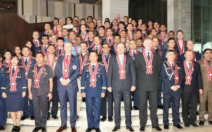 <p><strong>HUMANE LAW ENFORCEMENT.</strong> Delegates to the second Asia Pacific Colloquium organized by the International Committee of the Red Cross (ICRC) and the Philippine National Police (PNP) pose for a photo opportunity on Thursday (Dec. 1, 2022). The PNP on Friday (Dec. 2, 2022) said the conference held in Makati City from Nov. 27 to Dec. 1 was joined by local and foreign delegates from police agencies of 12 countries in the Asia Pacific Region. <em>(Photo courtesy of PNP)</em></p>