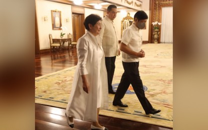 <p><strong>PERSONAL TIME</strong>. President Ferdinand R. Marcos Jr. (right) has granted the request of Presidential Management Staff (PMS) Secretary Naida Angping (left) to take "personal" time off, Malacañang announced on Friday (Dec. 2, 2022). The PMS’ primary function is to provide management and technical staff support to the Office of the President. <em>(File photo courtesy of the House Press and Public Affairs Bureau)</em></p>