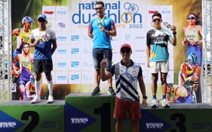 <p><strong>DUATHLON WINNERS</strong>: Gold medal winner Filipino-Spanish Fernando Jose Casares (center) with silver medalist John Chicano Leerams of Olongapo City (left) and bronze medalist Maynard Pecson of Baguio City during the awarding ceremony of the men's elite category in the 2022 National Duathlon Championships at the New Clark City Sports Complex in Capas, Tarlac on Sunday (Dec. 4, 2022). Bases Conversion and Development Authority Senior Vice President for Corporate Services Group Arrey Perez awarded the medals. <em>(PNA photo by Joseph Razon)</em></p>