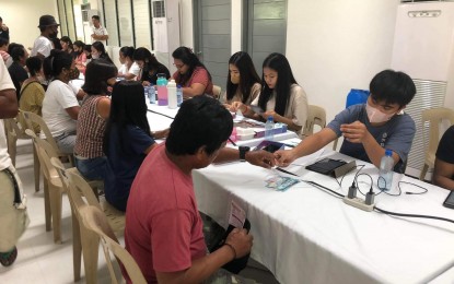 <p><strong>CASH AID.</strong> Farmers in La Paz, Tarlac receive cash assistance under a program of the Department of Agriculture during the distribution at the La Paz Municipal Agriculture Office on Monday (Dec. 5, 2022). Under the special provisions of the RCEF, the RFFA program provides rice farmers who are registered under the Registry Systems for Basic Sectors in Agriculture and tilling two hectares and below of land, unconditional cash assistance of PHP5,000. <em>(Photo courtesy of the Office of the Provincial Agriculture-Tarlac)</em></p>