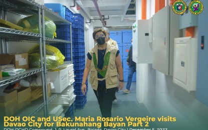 <p><strong>STORAGE AND SUPPLY. </strong> Dr. Maria Rosario Singh-Vergeire, the officer-in-charge of the Department of Health (DOH), visits the DOH-11 regional office in Davao City on Monday (Dec. 5, 2022), to check the storage and supply of the anti-coronavirus disease 2019 vaccines. Vergeire led the kickoff of the Bakunahang Bayan Part 2 in the city. <em>(Photo courtesy of DOH-11)</em></p>