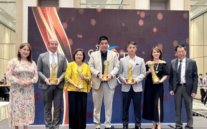 <p><strong>SPORTS TOURISM AWARDS</strong>. The 5th Sports Tourism Awards led by its founder and chair Charles Lim (extreme right) was held at Quest Plus Conference Center, Clark Freeport, Pampanga on Tuesday (Dec. 6, 2022). Also in photo (right to left) during the awarding were Cebu Pacific Social Corporate Responsibility Specialist Roxanne Gochuico, Samahang Basketbol ng Pilipinas representative Array Perez, PBA Commissioner Willie Marcial, CDC president Agnes Devanadera, Quest Hotel general manager Michael Gapin and DOT 3 Regional Director Carolina Uy. <em>(Photo by Marna Del Rosario)</em></p>
