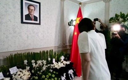 <p><strong>LEADERSHIP LEGACY</strong>. Vice President Sara Duterte visits the Embassy of the People's Republic of China in Makati City to pay respect to the late former Chinese President Jiang Zemin on Monday (Dec. 5, 2022). She recognized Jiang's leadership legacy which helped strengthened China's ties with the Philippines. <em>(Photo courtesy: Office of the Vice President)</em></p>