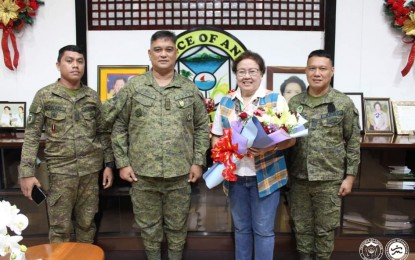 <p><strong>COURTESY CALL</strong>. Philippine Army Reserve Command 602nd Community Defense Center Director, Lt. Col. Danny Bustamante (second from left), with the other reserve officers during their courtesy call with Antique Governor Rhodora Cadiao at the capitol on Dec. 5, 2022. Bustamante said in an interview Tuesday (Dec. 6, 2022) they are now maximizing the enlistment of reservists to establish a platoon-size reserve force throughout the province. <em>(PNA photo courtesy of Antique PIO)</em></p>