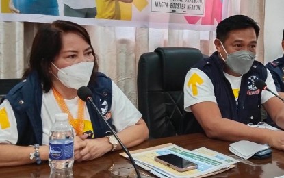 <p><strong>VACCINATION DRIVE</strong>. Department of Health (DOH) Undersecretary for field implementation and coordination team-Visayas Camilo Cascolan (right) and DOH Eastern Visayas Regional Director Exuperia Sabalberino answer questions from the media during a press briefing in Tacloban City on Tuesday (Dec. 6, 2022).<em> (PNA photo by Sarwell Meniano)</em></p>