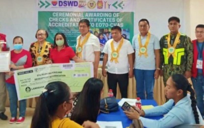 <p><strong>CASH AID.</strong> The ceremonial turnover of checks to the recipient peoples' organization held at the provincial capitol in Kidapawan City on Wednesday (Dec. 7, 2022). At least 21 POs from various parts of the province benefited from the PHP6.6 million government assistance via the Department of Social Welfare and Development in the Soccsksargen Region. <em>(Photo courtesy of 39IB)</em></p>