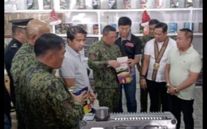 <p><strong>INSPECTION</strong>. PNP chief General Rodolfo Azurin (fifth from right) leads the inspection of the  firecrackers and pyrotechnic devices stores in Bocaue, Bulacan on Thursday (Dec. 8, 2022). The move is part of the intensified campaign “Ingat Paputok 2023.” <em>(PNA photo by Manny Balbin) </em></p>