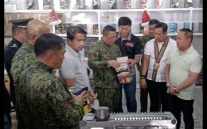 <p><strong>INSPECTION</strong>. Gen. Rodolfo Azurin, chief of the Philippine National Police (center), leads the inspection of fireworks and pyrotechnic stores in Bocaue, Bulacan on Thursday (Dec. 8, 2022). The move is part of the intensified campaign “Ingat Paputok 2023” for the safe celebration of Christmas and New Year.<em> (PNA photo by Manny Balbin)</em></p>