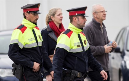 <p>Twenty-eight people try to illegally cross Spain when an airplane flying from Casablanca to Istanbul makes an emergency landing on Wednesday (December 7, 2022) in Barcelona. <em>(Anadolu)</em></p>