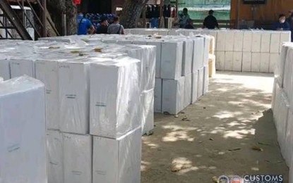 <p><strong>SMUGGLED CIGARETTES.</strong> Bureau of Customs (BOC) operatives arrest 11 people and seize some PHP25-million worth of smuggled cigarettes off Zamboanga City Thursday (Dec. 8, 2022). The crew, motorboat, and cargo were placed under the custody of BOC-Zamboanga for proper disposition.<em> (Photo courtesy of BOC-Zamboanga)</em></p>