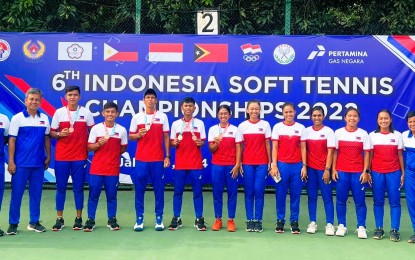 <p><strong>PH SOFT TENNIS TEAM.</strong> A group photo of the Philippines soft tennis team taken after the awarding ceremony of the 6th Indonesia Soft Tennis Championships in Jakarta on Dec. 4, 2022. The Philippines won one silver and three bronze medals. <em>(Contributed photo)</em></p>