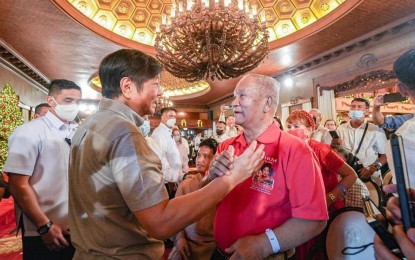 <p class="p1"><span class="s1"><strong>THANK YOU.</strong> President Ferdinand R. Marcos Jr. welcomes his supporters at Malacañang Palace in Manila on Saturday (Dec. 10, 2022). In a Facebook post, he thanked them for their continued trust and confidence in him. <em>(Courtesy of BBM official Facebook)</em></span></p>