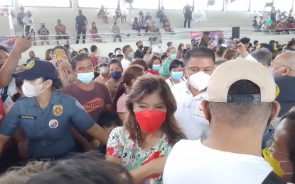 <p><strong>DISTRIBUTION</strong>. Presidential sister Senator Imee Marcos leads the distribution of some PHP7.5 million worth of Assistance to Indigents in Crisis Situations (AICS) in Cabanatuan City, Nueva Ecija on Sunday (Dec. 11, 2022).  She also delivered PHP5-million fund for an agriculture project in Talavera town, and 1,000 pieces of noche buena packs with vegetables from north Luzon and toys for three villages in the city. <em>(Contributed photo)</em></p>