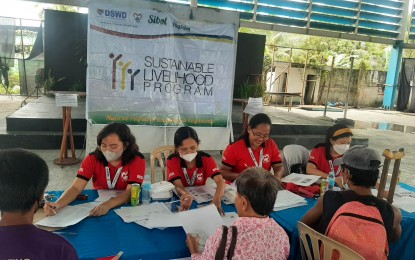 <p><strong>ASSISTANCE</strong>. Undated photo shows beneficiaries receiving a livelihood grant from the Department of Social Welfare and Development (DSWD) in Sorsogon province. The assistance is for low-income families whose livelihood was disrupted by lockdowns and restrictions during the pandemic. <em>(Photo courtesy of DSWD-Bicol)</em></p>