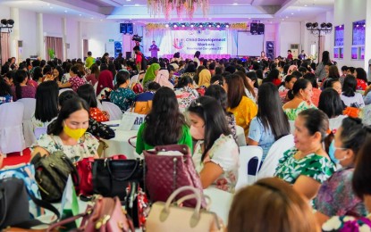 <p><strong>DAYCARE WORKERS.</strong> Some 438 Child Development Workers (CDWs) in Davao Oriental receive performance cash incentives from the provincial government on Dec. 9, 2022 during the CWD Provincial Congress in Mati City. The provincial government distributed some PHP2.7 million in cash incentives to the CDWs.<em> (Photo from DavOr PIO)</em></p>