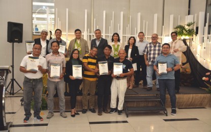 <p>Outstanding agrarian reform beneficiaries organization (ARBOs) in Mimaropa Region have been recognized by the Department of Agrarian Reform. They were cited for their outstanding achievements this year. <em>(Photo courtesy of DAR) </em></p>