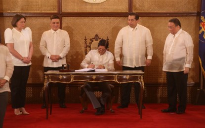 <p>President Ferdinand R. Marcos Jr. signs the PHP5.268 trillion national budget for 2023. <em>(Photo courtesy of the Office of Speaker Martin Romualdez)</em></p>