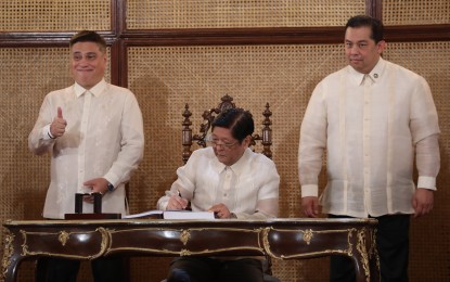 <p><strong>NAT'L BUDGET.</strong> President Ferdinand R. Marcos Jr. signs the PHP5.268 trillion national budget for 2023 on Dec. 16, 2022. The Marcos administration's first spending measure is 4.9 percent higher or PHP244.4 billion more than this year's budget of PHP5.023 trillion.<em> (PNA file photo by Rolando Mailo)</em></p>