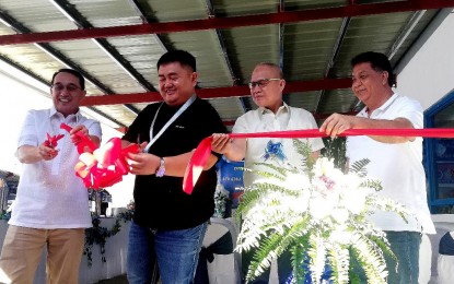 <p><strong>NEW OFFICE.</strong> The Land Transportation Office opens a new temporary office for its Abra district office at the compound of the Department of Public Works and Highways - Abra engineering office on Monday (Dec. 19, 2022). Abra residents no longer have to travel all the way to Candon City, Ilocos Sur to avail of LTO services after the current office at the capitol compound got affected by the development of offices at the provincial capital.<em> (PNA photo by Liza T. Agoot)</em></p>