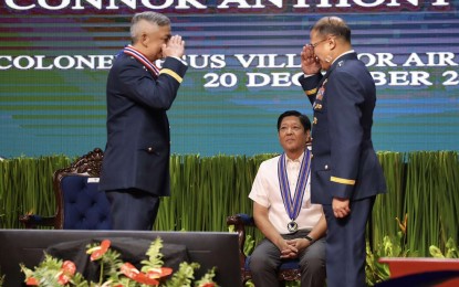 <p><strong>CHANGE OF COMMAND</strong>. President Ferdinand R. Marcos Jr. (center) leads the change of command ceremony of the Philippine Air Force (PAF) at the Villamor Air Base on Tuesday (Dec. 20). Maj. Gen. Stephen Parreño (right) formally assumed as new PAF chief, replacing Lt. Gen. Connor Anthony Canlas Sr., who retired from the service.<em> (PNA photo by Rey Baniquet)</em></p>