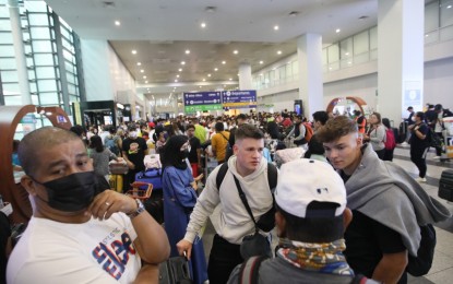 <p><strong>WELCOME TO PH.</strong> Returning Filipinos and foreign tourists arrive at the Ninoy Aquino International Airport Terminal 3 in this December 2022 photo. The Department of Tourism targets to welcome 4.8 million visitors this year that could generate about PHP2.58 trillion in revenues. <em>(PNA photo by Avito Dalan)</em></p>