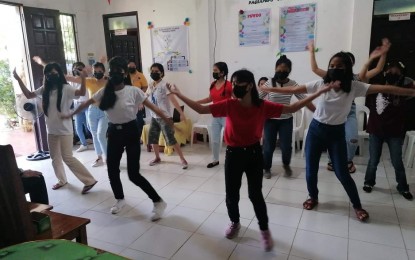 <p><strong>SHARE A HOME</strong>. Children at the "Pagsapupo" or center for the homeless rendering their dance number during their Christmas party on Dec. 20, 2022. Rebecca Lotilla, who is in charge of the Pagsapupo Center, said the children will be able to spend their Christmas with their foster parents through "Share a Home" program. <em>(PNA photo courtesy of Pagsapupo Center/PSWDO)</em></p>