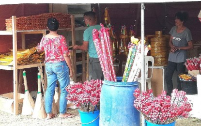 <p><strong>FIREWORKS</strong> "Boga", “five star”, “super lolo”, “whistle bomb” and “kwitis” remain to be the top causes of firecracker-related injuries, according to the Department of Health.  Eleven more cases were reported from December 30 until the morning of New Year's Eve, bringing the total to 52.  <em>(PNA file photo)</em></p>