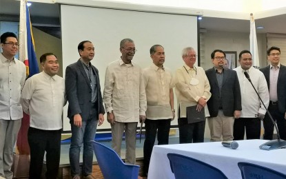 <p><strong>SUGAR CENTER</strong>. Department of Labor and Employment (DOLE) Secretary Bienvenido Laguesma (center) poses with members of the Sugar Tripartite Council (STC) and representatives from the sugar industry after the budget deliberations on Dec. 15. DOLE-Central Visayas regional director Lilia A. Estillore on Thursday (Dec. 22, 2022) said the council has approved the PHP18.5-million budget to boost sugar production in Central Visayas. <em>(Photo courtesy of DOLE-7)</em></p>