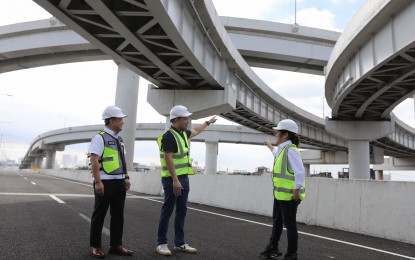 <p><strong>INSPECTION.</strong> Senator Mark Villar (middle), North Luzon Expressway (NLEX) Corporation president and general manager Luigi Bautista (left) and Department of Information and Communications Technology Assistant Secretary Anna Mae Lamentillo (right) inspect the NLEX–SLEX Connector Road Project in Caloocan City on Dec. 23, 2022. The NLEX Corporation will begin collecting toll fees for section 1 of the new toll road on Tuesday (Aug. 8, 2023).<em> (PNA photo by Joseph O. Razon)</em></p>