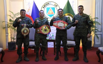 <p><strong>CHAMPION.</strong> Philippine Army commander Lt. Gen. Romeo Brawner Jr. (2nd from right) poses with Army champion boxer Pvt. Charly Suarez (2nd from left) during a courtesy call at the PA headquarters in Fort Bonifacio, Taguig City on Thursday (Dec. 22, 2022). Brawner pledged more support to Army athletes to ensure their professional growth so that they would continue to bring honor to the country. <em>(Photo courtesy of the Philippine Army)</em></p>