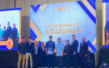 <p><strong>ENERGY EFFICIENT CITY.</strong> Kidapawan City Mayor Paolo Evangelista (5th from left) is flanked by delegates from the Department of Energy led by Secretary Raphael Lotilla (center) at the awarding ceremony in the National Capital Region for the 2022 Energy Efficiency Excellence Awards on Thursday (Dec. 23, 2022). Kidapawan City was the lone recipient of the award for the city category nationwide. <em>(Photo courtesy of Kidapawan CIO)</em></p>