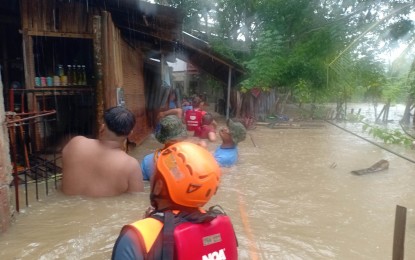 <p><strong>SEARCH AND RESCUE.</strong> Members of the Misamis Occidental Provincial Police Office evacuate residents from several villages on Christmas Sunday (Dec. 25, 2022). Reports from Northern Mindanao showed some 9,300 families or more than 45,600 individuals are affected by floods in the provinces of Misamis Oriental, Misamis Occidental, Camiguin and Bukidnon. <em>(Courtesy of MisOcc PPO/PCADG-NorMin Facebook)</em></p>