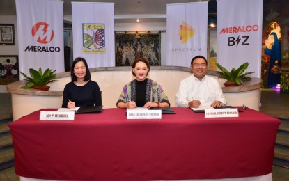 <p><strong>SOLAR ROOFTOP.</strong> Meralco Head of Biz Partners Group Joy Mendoza (from left to right), OB Montessori Center president and CEO Sara Soliven de Guzman and Spectrum chief operations officer Patrick Henry Panlilio signed on Dec. 9, 2022 the deal for a solar rooftop project in OB Montessori’s Fairview campus. The deal marked OB Montessori's shift to clean energy. <em>(Photo courtesy of Spectrum)</em></p>