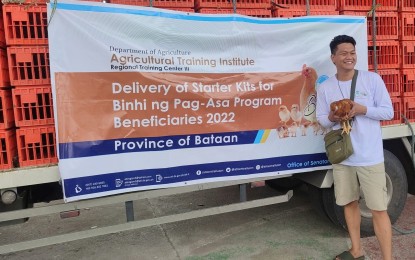 <p><strong>BINHI NG PAG-ASA</strong>. One of the beneficiaries of the Binhi ng Pag-asa Program shows the free-range chickens that he received during the delivery of livelihood starter kits in Orion, Bataan on Dec. 15, 2022. A total of 455 young farmers in Bataan have benefited from the program that aims to empower the youth to become competent 'agripreneurs' and agricultural leaders. <em>(File photo courtesy of the Department of Agriculture Region 3)</em></p>