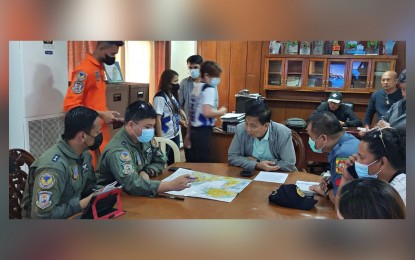 <p><strong>SEARCH AND RESCUE.</strong> Authorities are shown during a situation update and briefing with Virac, Catanduanes Mayor Samuel Laynes (center) with regard to the missing fishermen from the province on Monday, (Dec. 26, 2022). The families of the missing persons were provided assistance by the Department of Social Welfare and Development in Bicol. <em>(Photo courtesy of Office of the Mayor-Virac)</em></p>