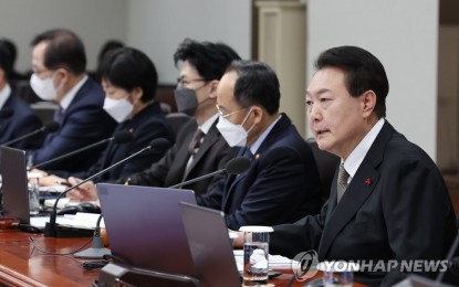 <p>South Korean President  Yoon Suk Yeol (right)<em> (Yonhap photo)</em></p>